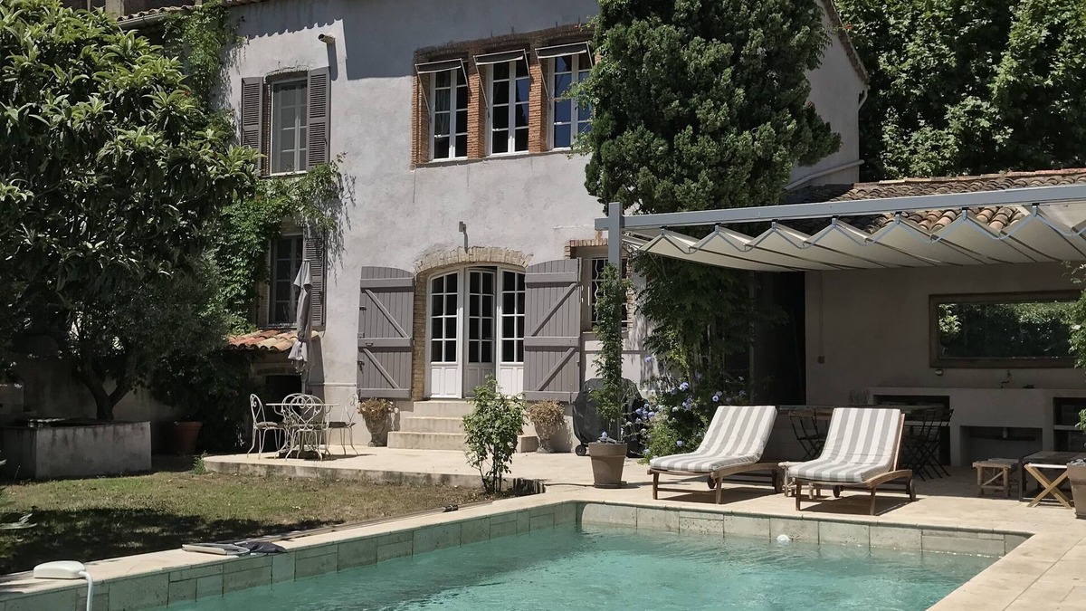 Preconil House | Charming property nestled in an adorable village with private garden and pool.