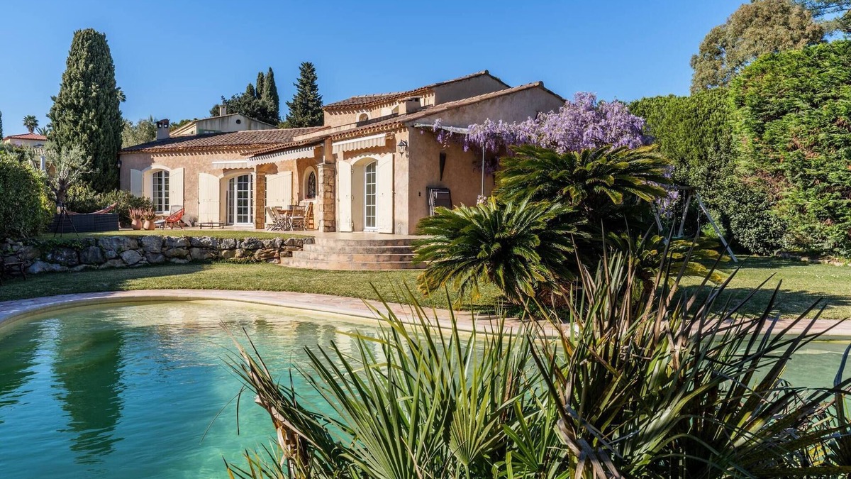 Antibes Ski Chalet | Charming provençal family house with swimming pool