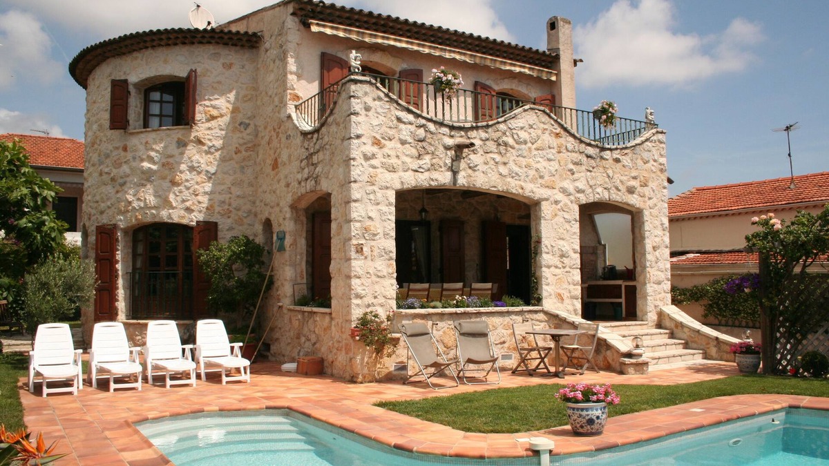 Cagnes-sur-Mer Villa | Charming Provencal farmhouse, nice and well located, with pool