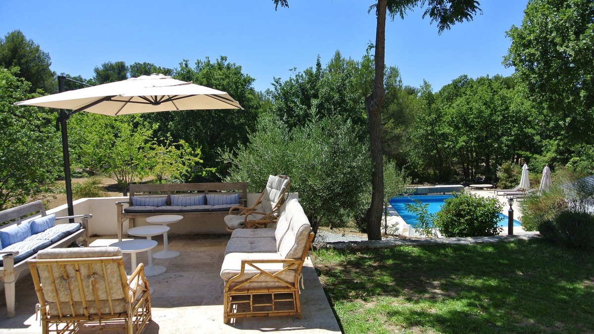 Rognes House | Charming Provencal farmhouse 20 min. from Aix-en-Provence, in a peaceful natural setting.