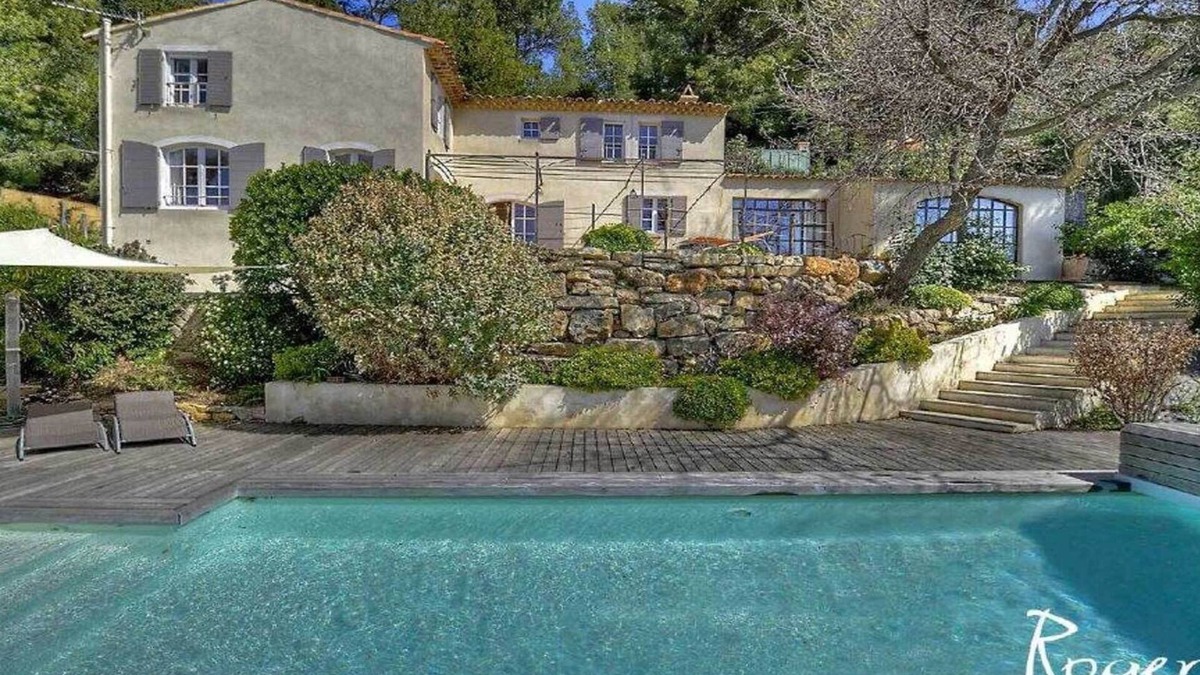 Le Beausset House | Charming Provencal farmhouse with panoramic view of the sea and vines + pool