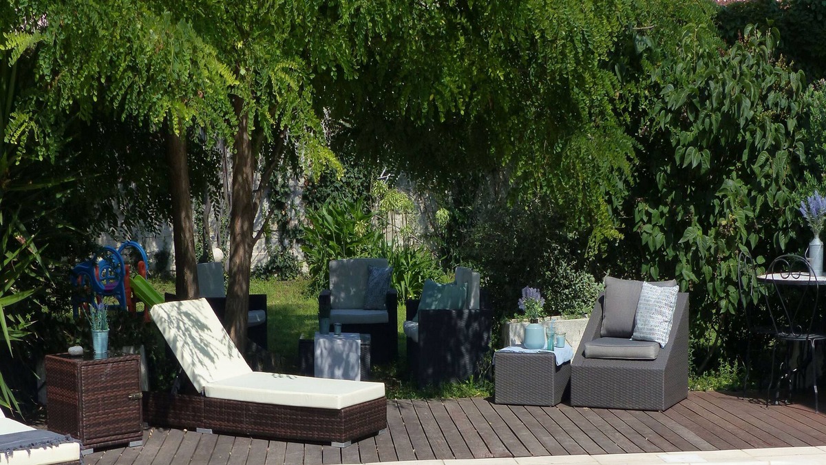 13th Arrondissement Villa | Charming Provencal house with swimming pool