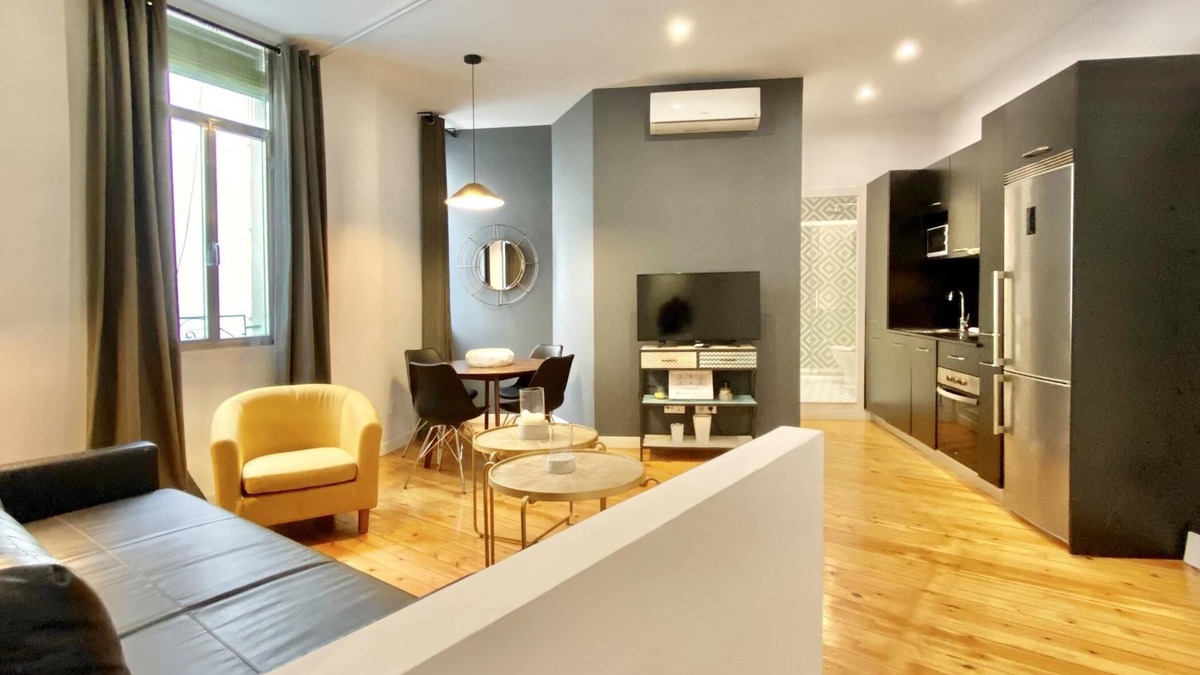 Las Acacias Apartment | Charming Puerta de Toledo III - In the city center