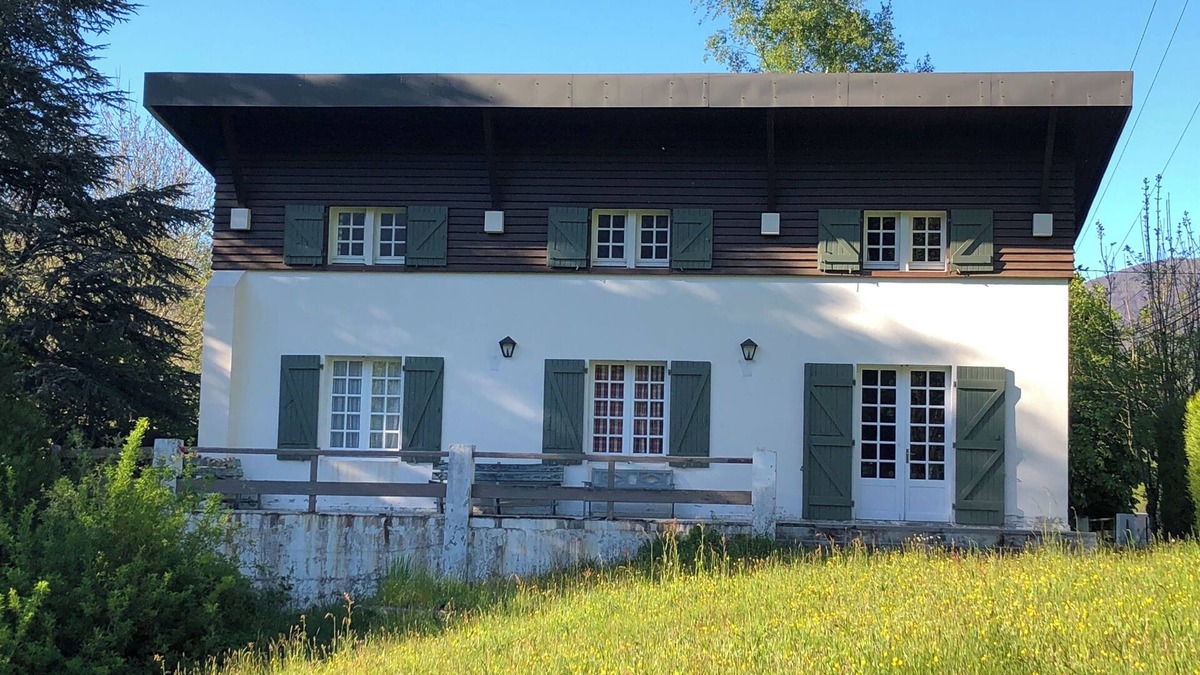 Campan Ski Chalet | CHARMING PYRENEES MOUNTAINS CHALET.