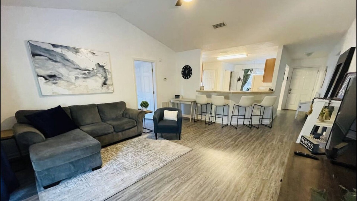Watertown House | Charming & Quaint Family Home in a quiet Cul De Sac
