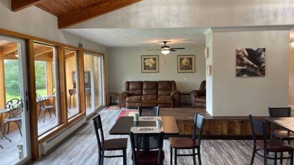 Wellsboro Cabin | Charming Queen Suite w/Shared Firepit + Game Room