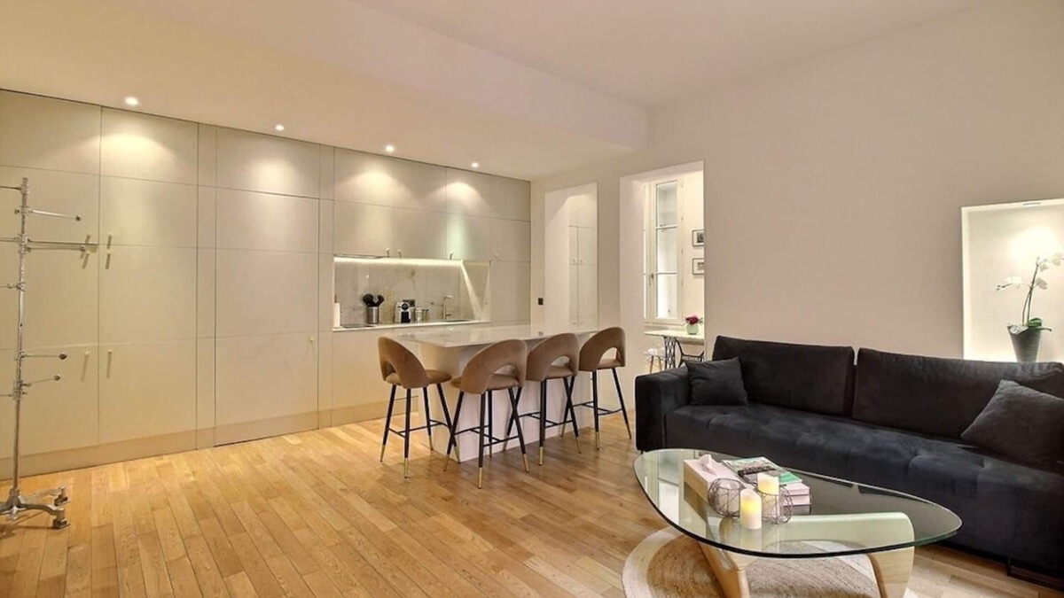 Les Halles Apartment | Charming & Quiet - 2 Bedroom, 1 Bath Apartment - Louvre & Rivoli