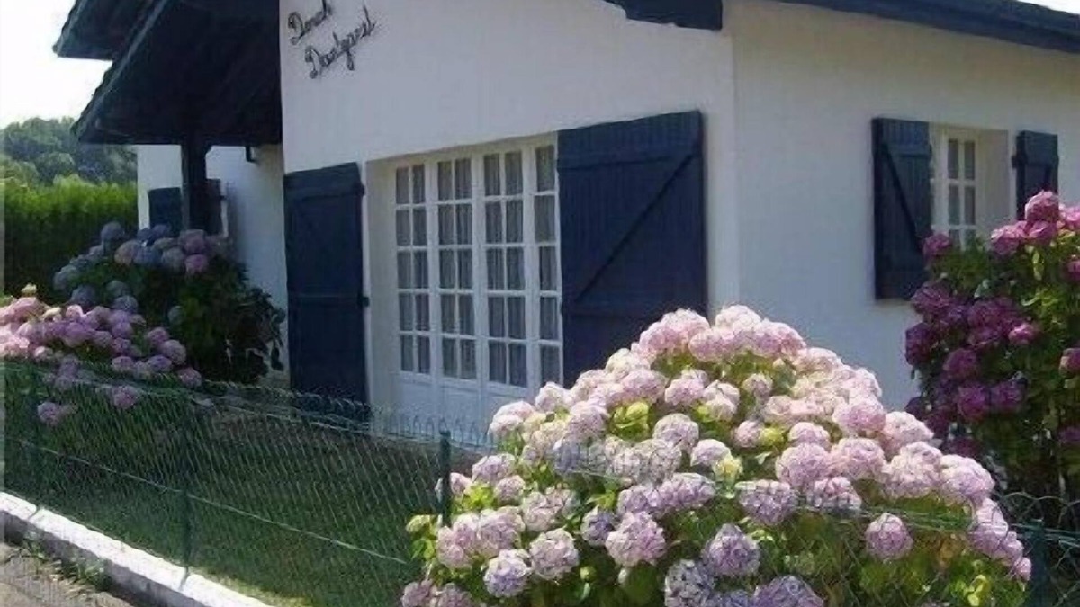 Cambo-les-Bains Apartment | Charming quiet apartment in Villa with garden