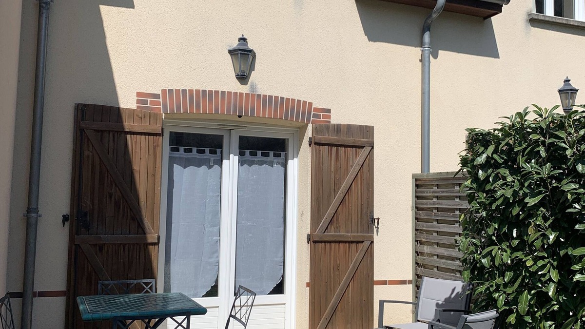 Ardon House | Charming, quiet duplex cottage with terrace/garden