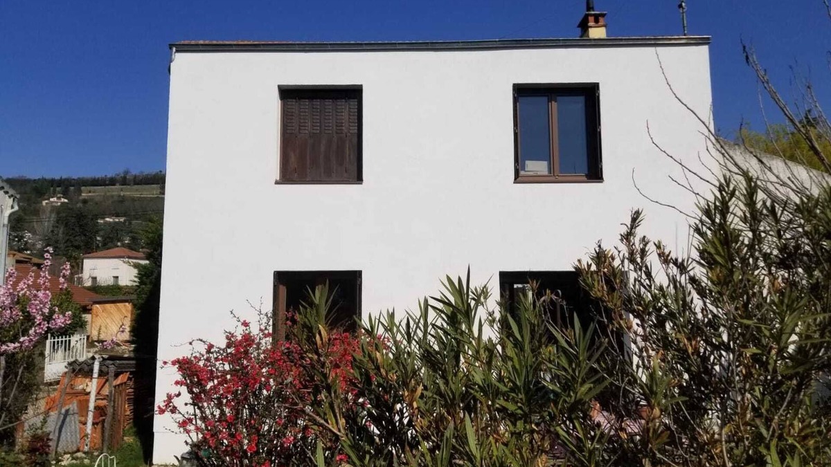 Crest House | Charming, quiet, ecologically renovated town house with small garden