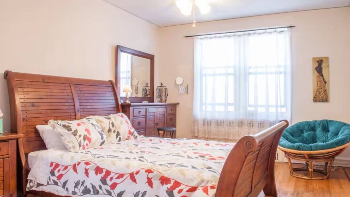 Kensington Apartment | Charming Quiet Sunny 1br Ditmas Park Close to Train