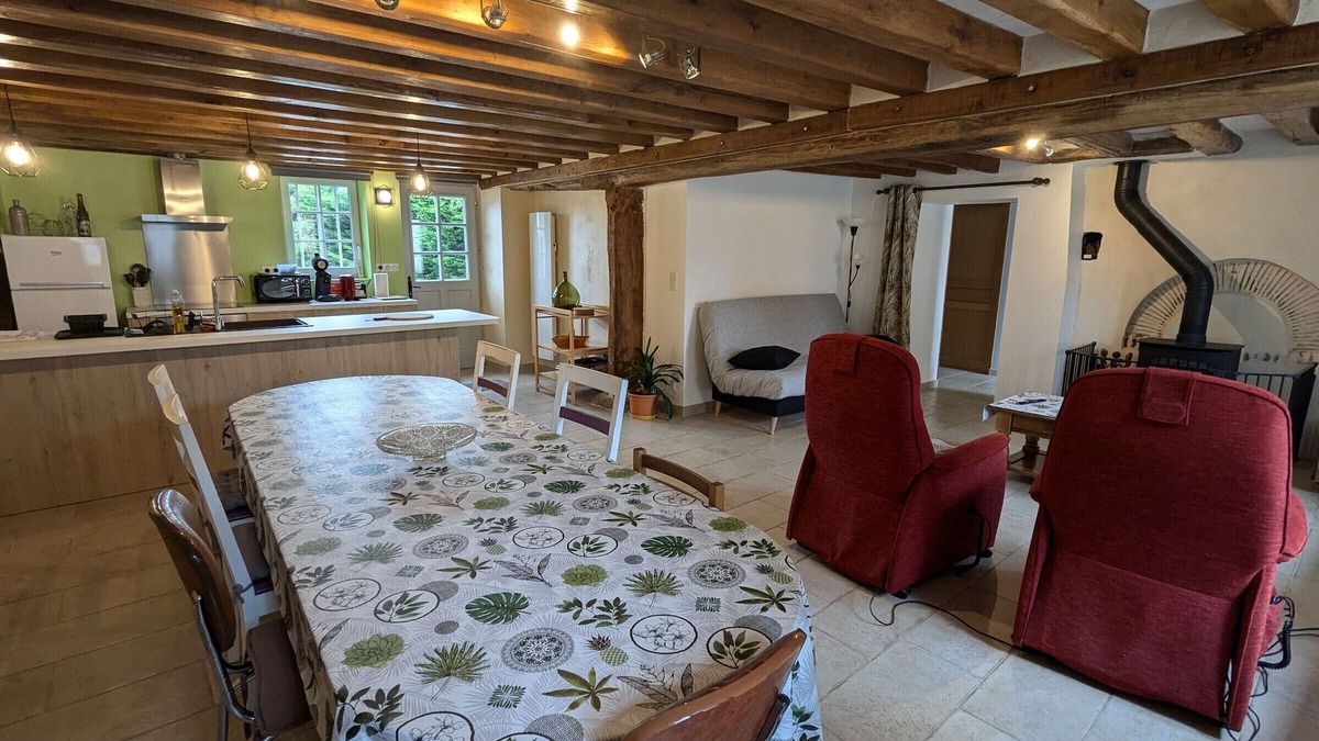 Freville-du-Gatinais Cottage | Charming Renovated Farmhouse: Tranquil Getaway near Forest with Modern Amenities