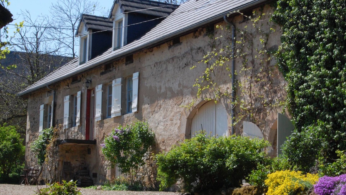 Roussillon-en-Morvan Other | Charming Renovated Farmhouse in Rural Burgundy