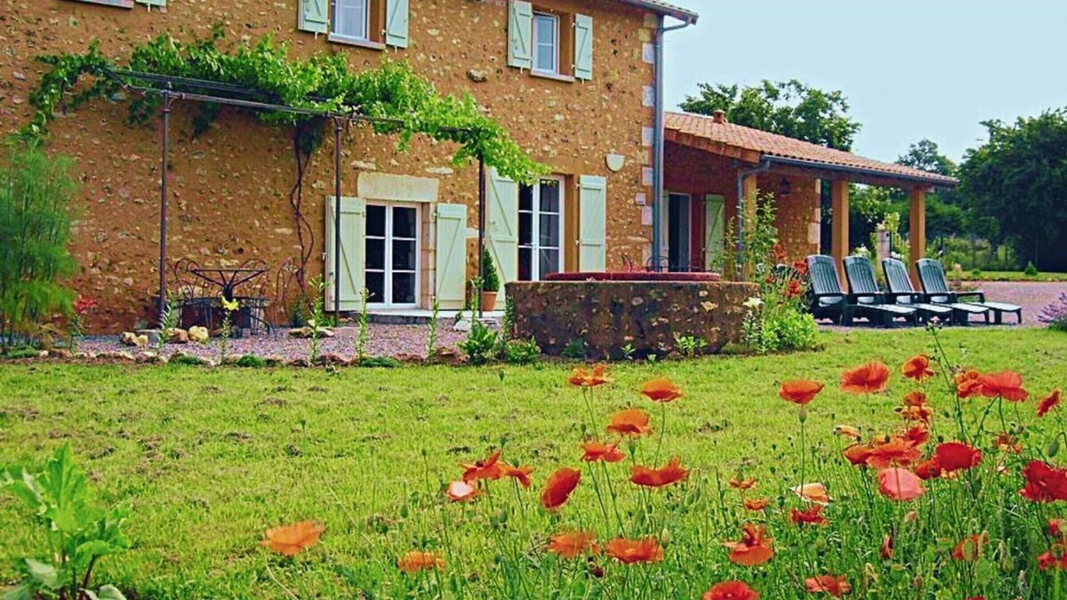 Vitrac-Saint-Vincent Cottage | Charming Renovated Home with Large Garden, Fireplace & Bikes Near Scenic Village