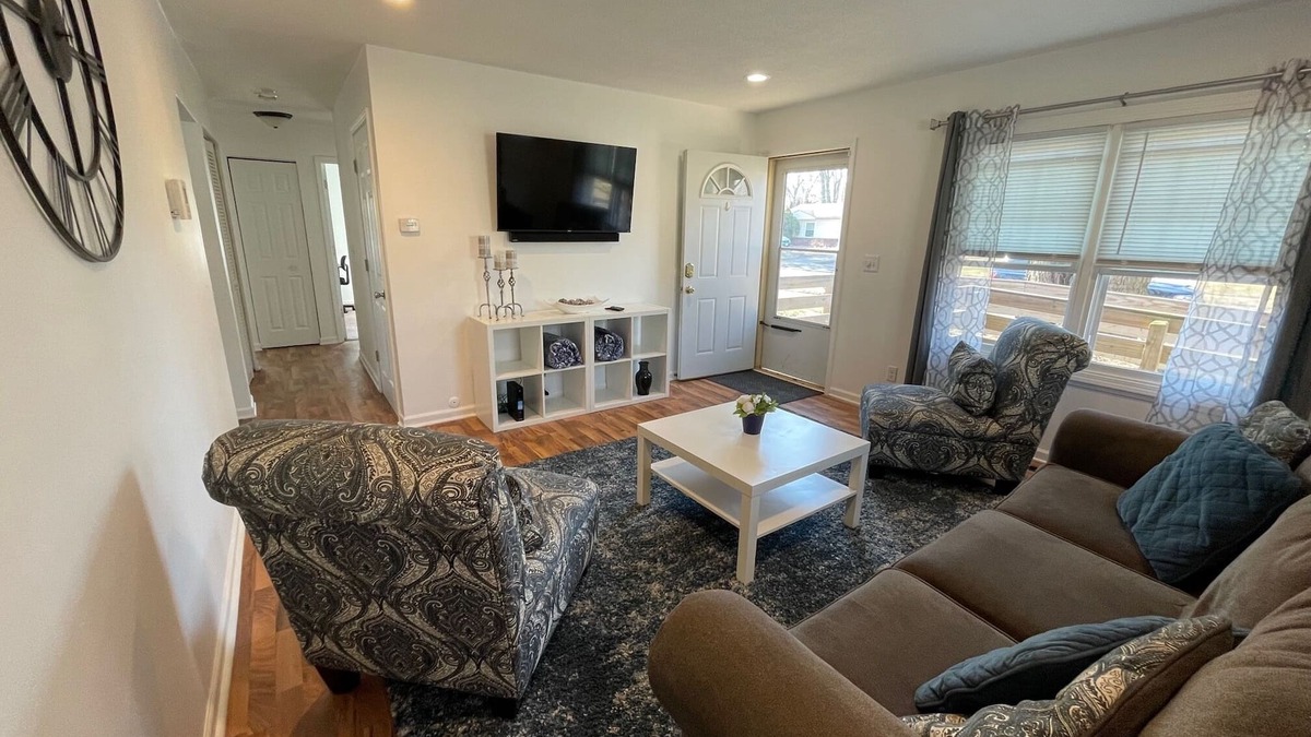 Bedford House | Charming Ranch in Quiet Neighborhood