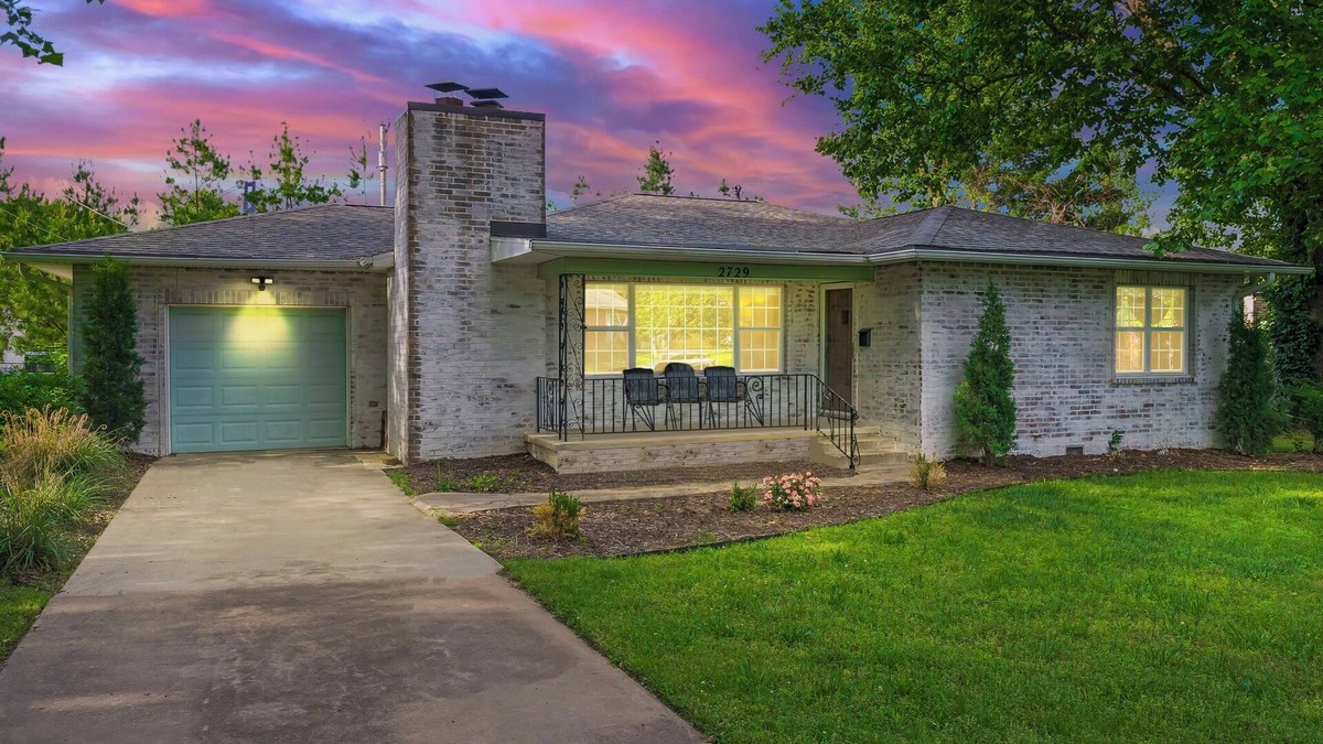 Joplin House | Charming Rancher, Close to Everything!