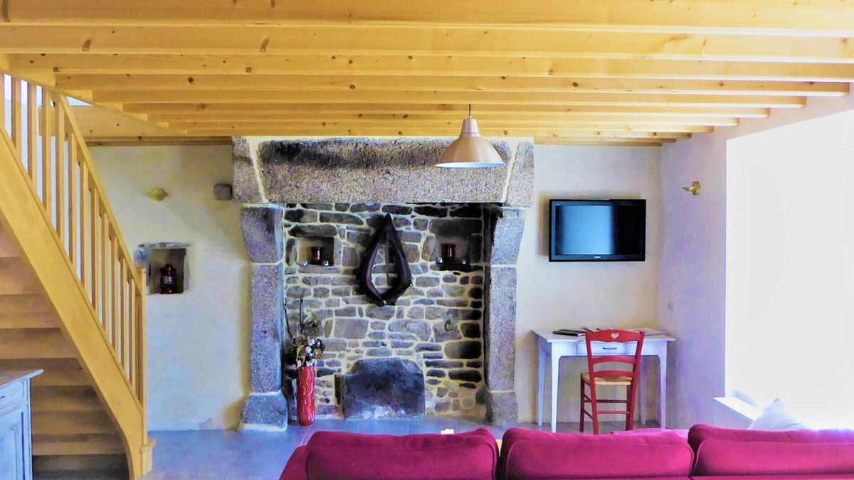 Gatteville-le-Phare Cottage | Charming renovated stable 2BR, terrace, pets OK