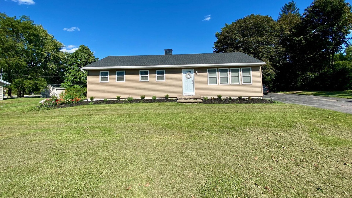 Rochester House | Charming remodeled 3 bedroom. Near RIT & U of R. Free on-site parking.
