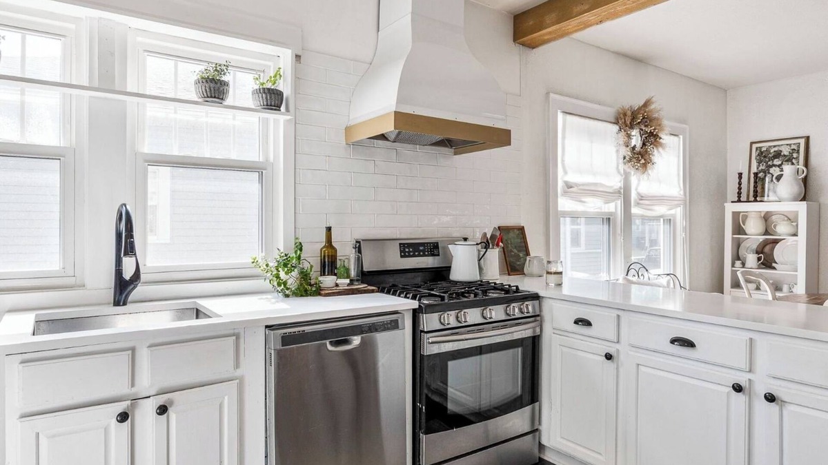 Northshore Triangle House | Charming! Remodeled 4-bedrm, 3 bath, less than 1 mile to Notre Dame. Super Clean
