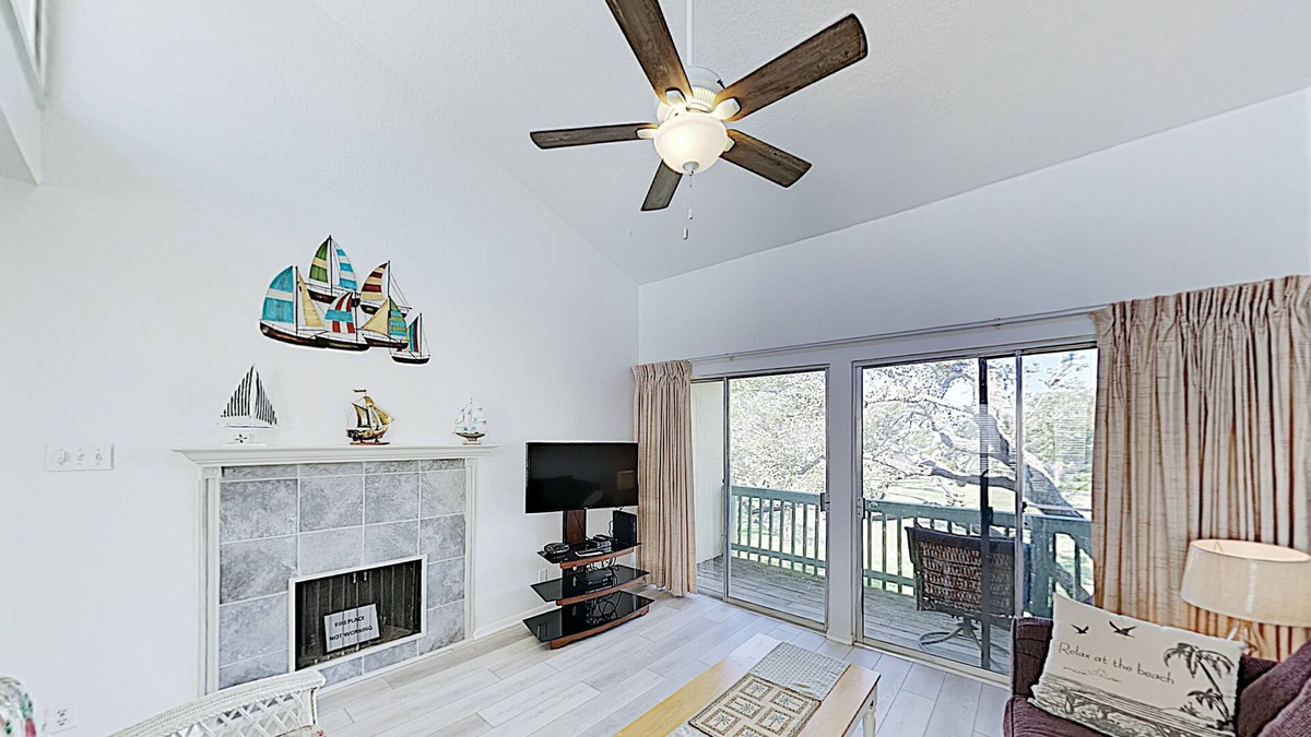 Sailhouse Condo | Charming Remodeled Condo w/ Pool, Pier & Private Balcony