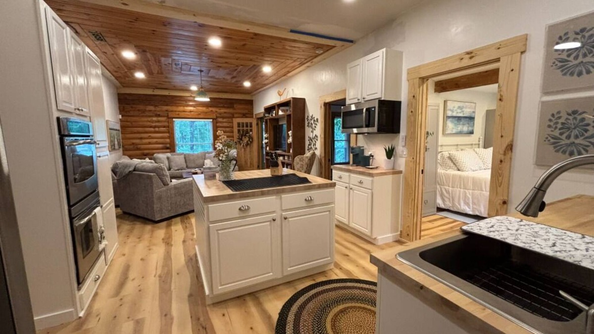 Cotter House | Charming, Remodeled Cottage in the Heart of Cotter, Walk to the White River