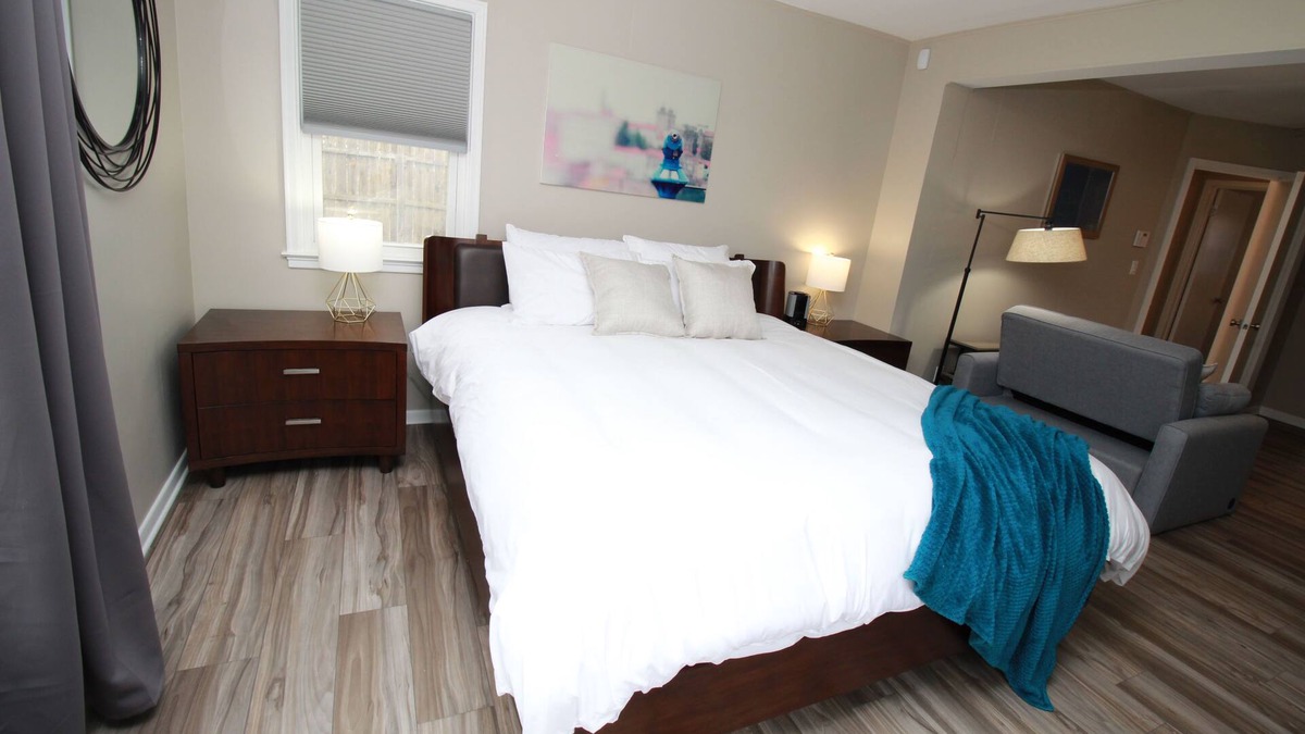 Des Moines House | Charming Remodeled Home in Des Moines - Convenient and Comfortable Stay