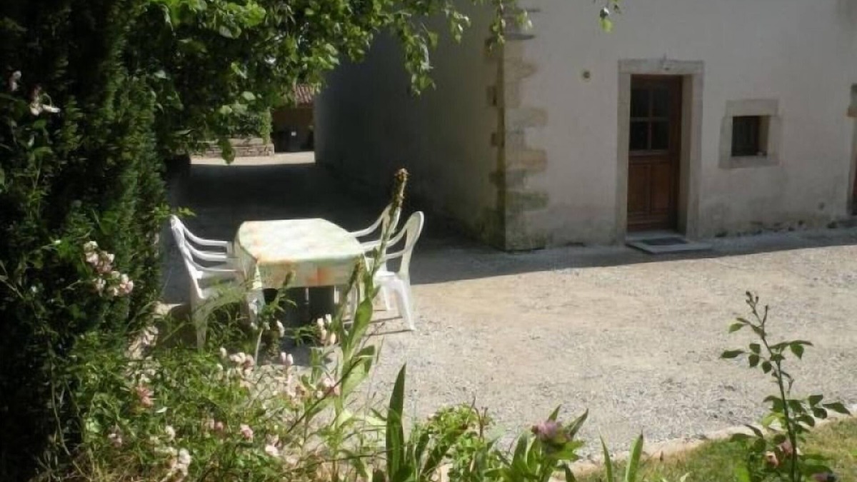 Dommartin-aux-Bois Cottage | Charming Renovated Cottage with Large Garden near Épinal