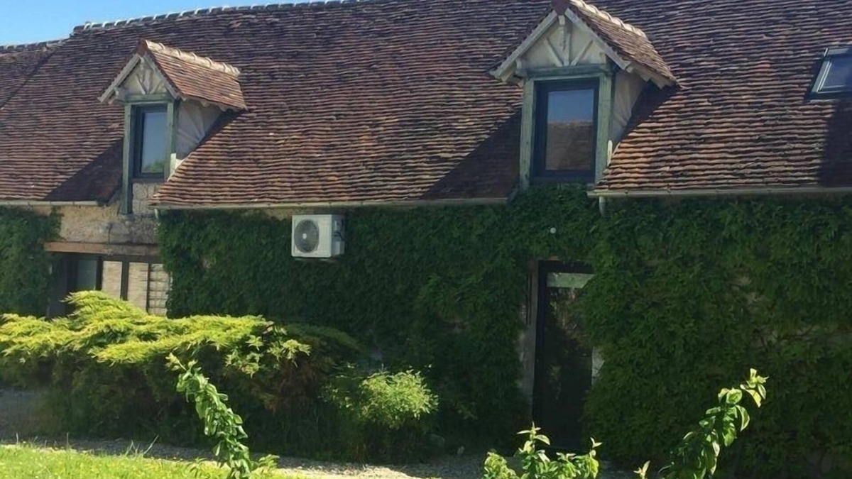 Beaune-la-Rolande Cottage | Charming Renovated House with Private Entrance Near Fontainebleau