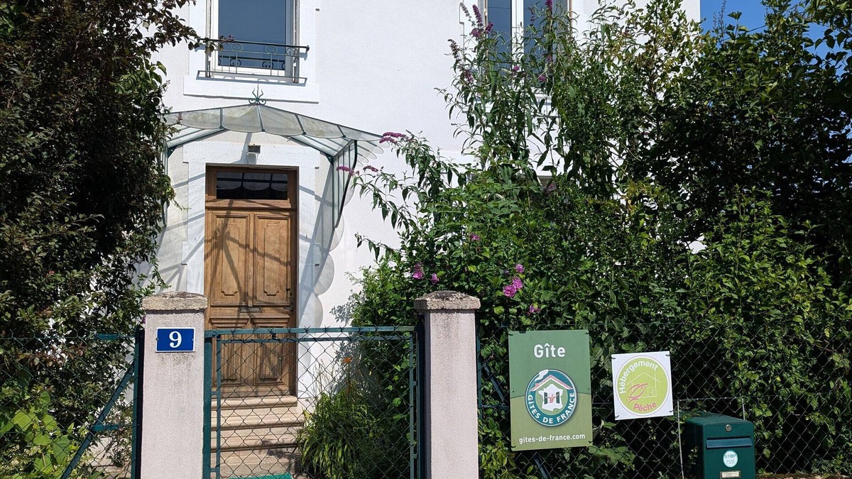 Virecourt Cottage | Charming Renovated 1930s Home: 3 Bedrooms, River Nearby, Close to Nancy & Epinal