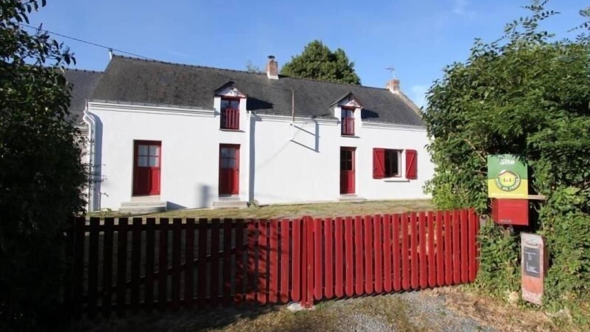 Donges Cottage | Charming Renovated Breton Cottage with Garden near Beaches and Tourist Spots