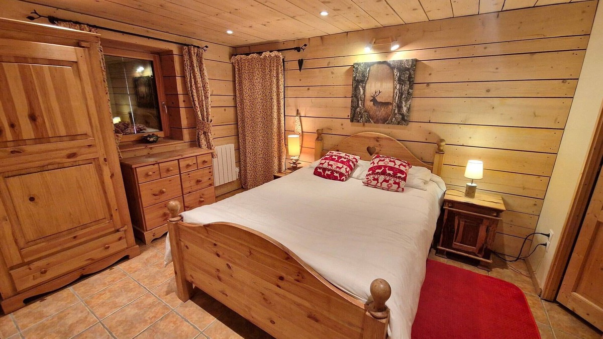 Valfrejus Ski Chalet | Charming renovated chalet, sleeps 8, Valfréjus