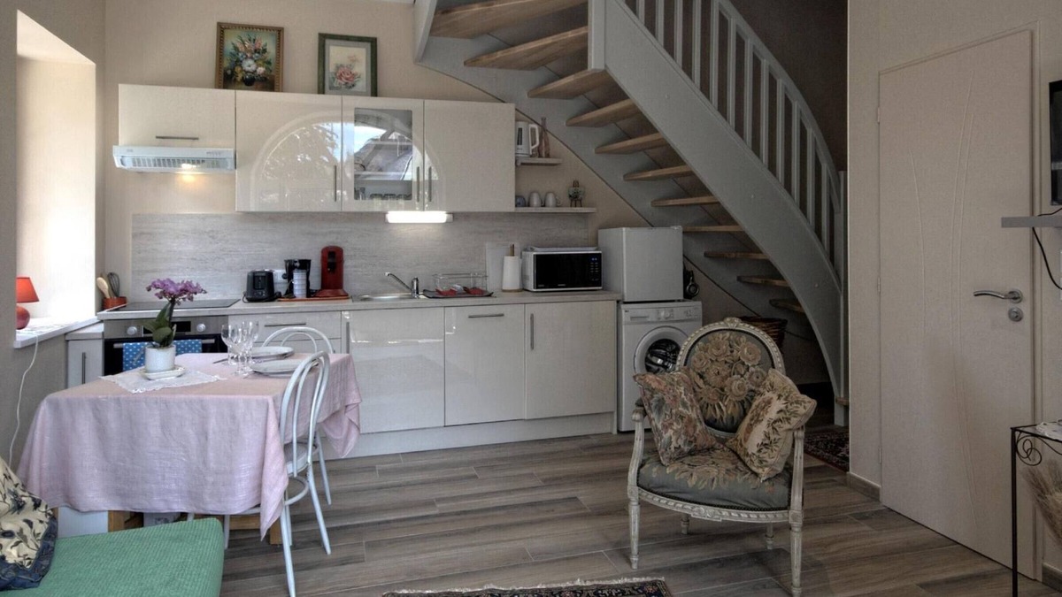 Montagney Cottage | Charming renovated cottage with terrace and private parking in park, pet friendly