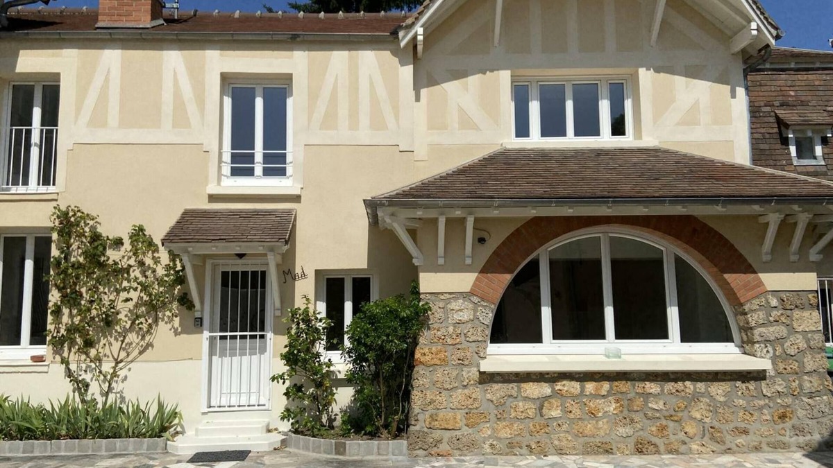 Senlisse Cottage | Charming Renovated Cottage in 2-Hectare Park with Fishing Pond, Near Forest, Close to Versailles