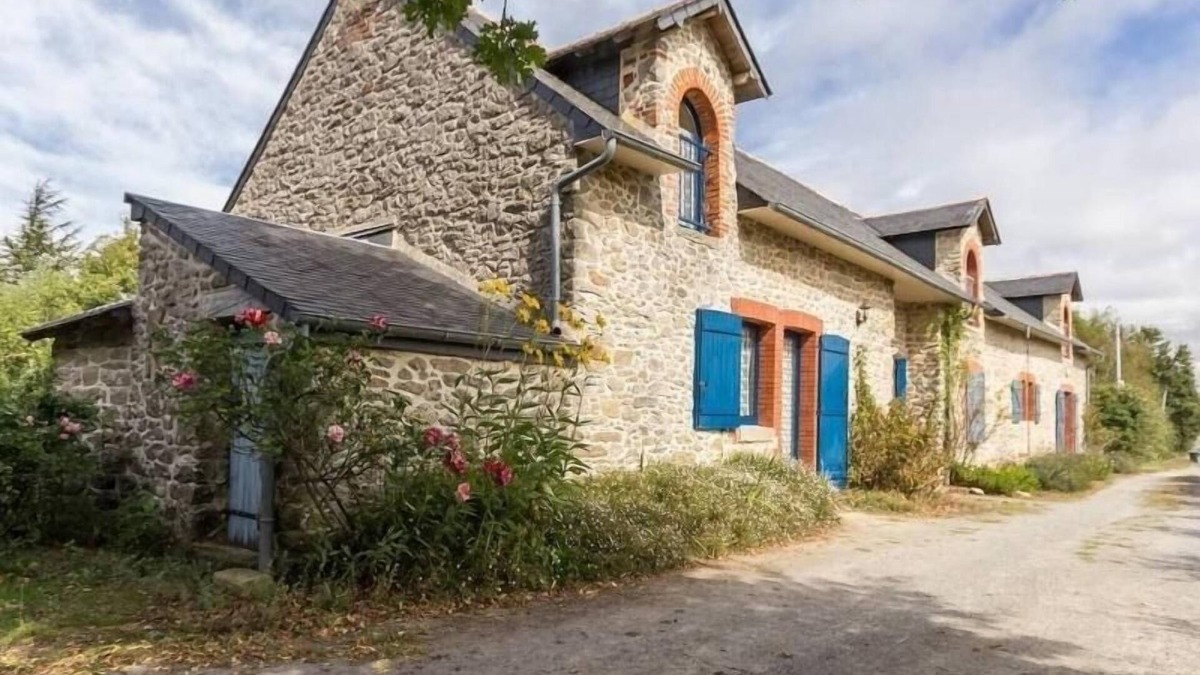 Mesquer Cottage | Charming Renovated Cottage Near Salterns, Close to Beach, Garden, Baby-Friendly, Sleeps 5