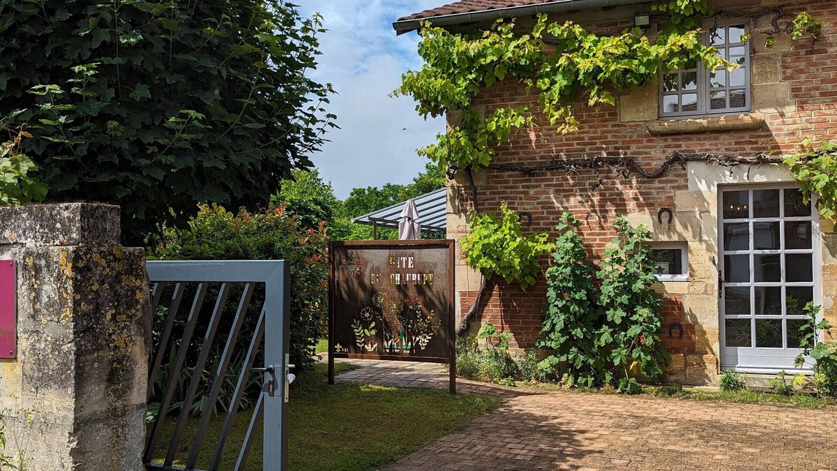 Contrisson Cottage | Charming Renovated Farmhouse with Garden, Terrace, and Near Lake Der for 6 Guests