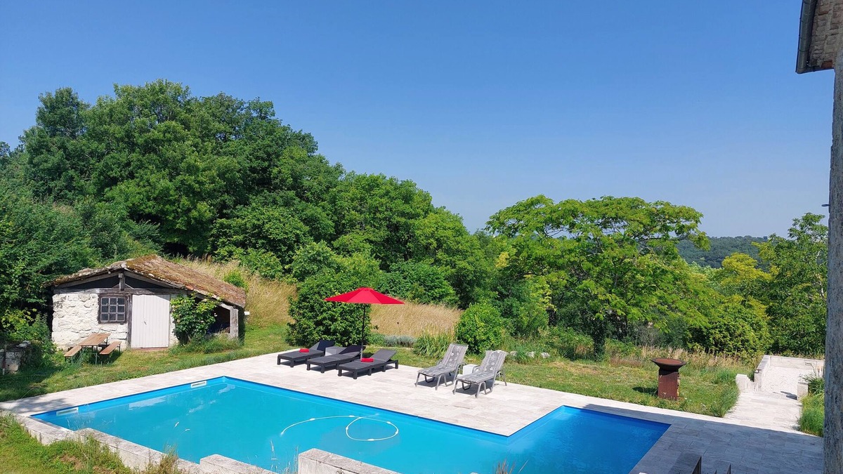 Lacour Bed & Breakfast | Charming renovated farmhouse with large pool