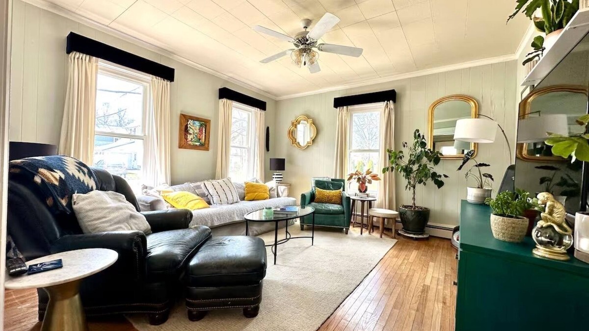 Naples House | Charming renovated farmhouse in Naples NY