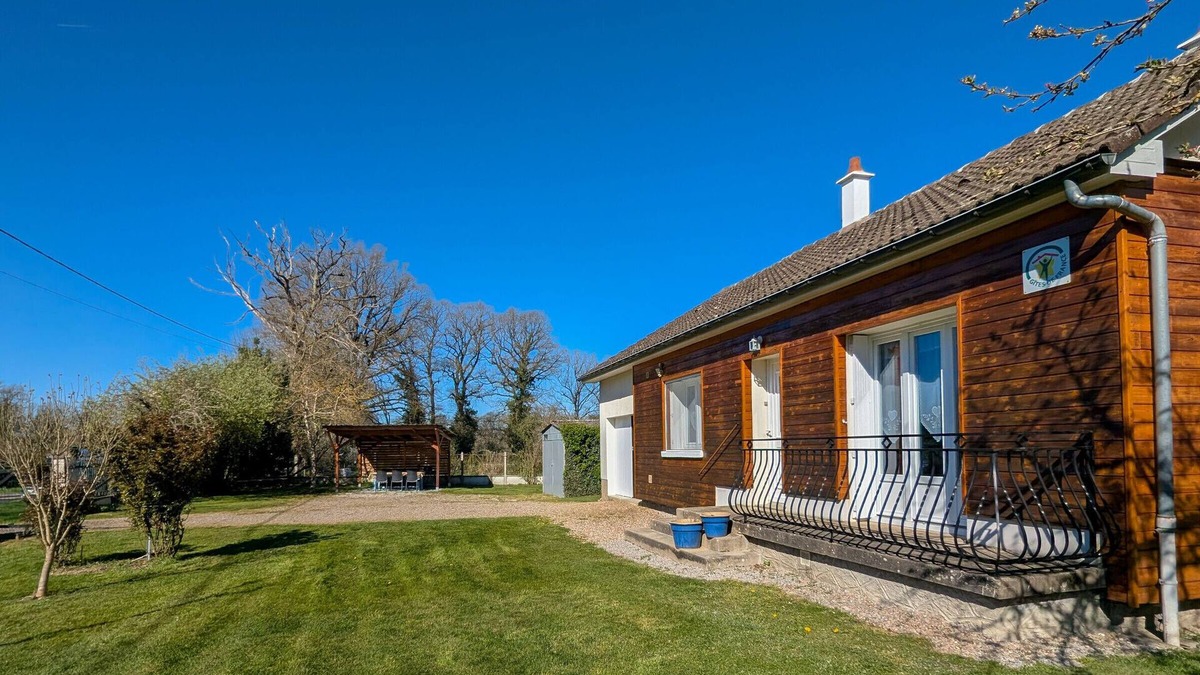 Montipouret Cottage | Charming Renovated House with Garden, Near Châteauroux – Ideal for Family Getaways
