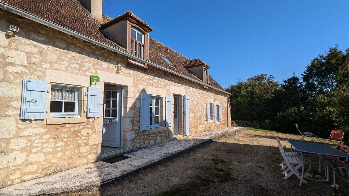 Saint-Aigny Cottage | Charming Renovated House Near River in Brenne Park with Garden, Terrace, and Modern Amenities