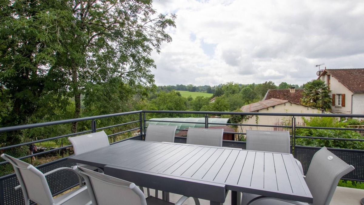 Saint-Mesmin Cottage | Charming Renovated Cottage in the Heart of Périgord with Garden, Terrace, BBQ, and Nature Trails