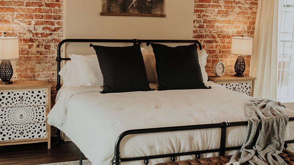 Hermann House | Charming renovated guesthaus in the heart of Historic Hermann.
