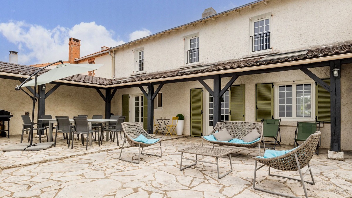 Le Bignon Cottage | Charming Renovated House Near Nantes with Garden, Terrace, and Family Amenities
