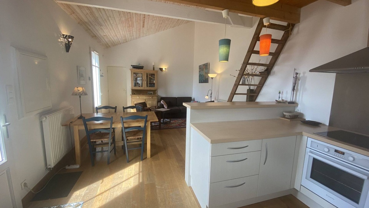 Fouras House | Charming Renovated Home Near Beach with Garden & BBQ, Sleeps 4+1