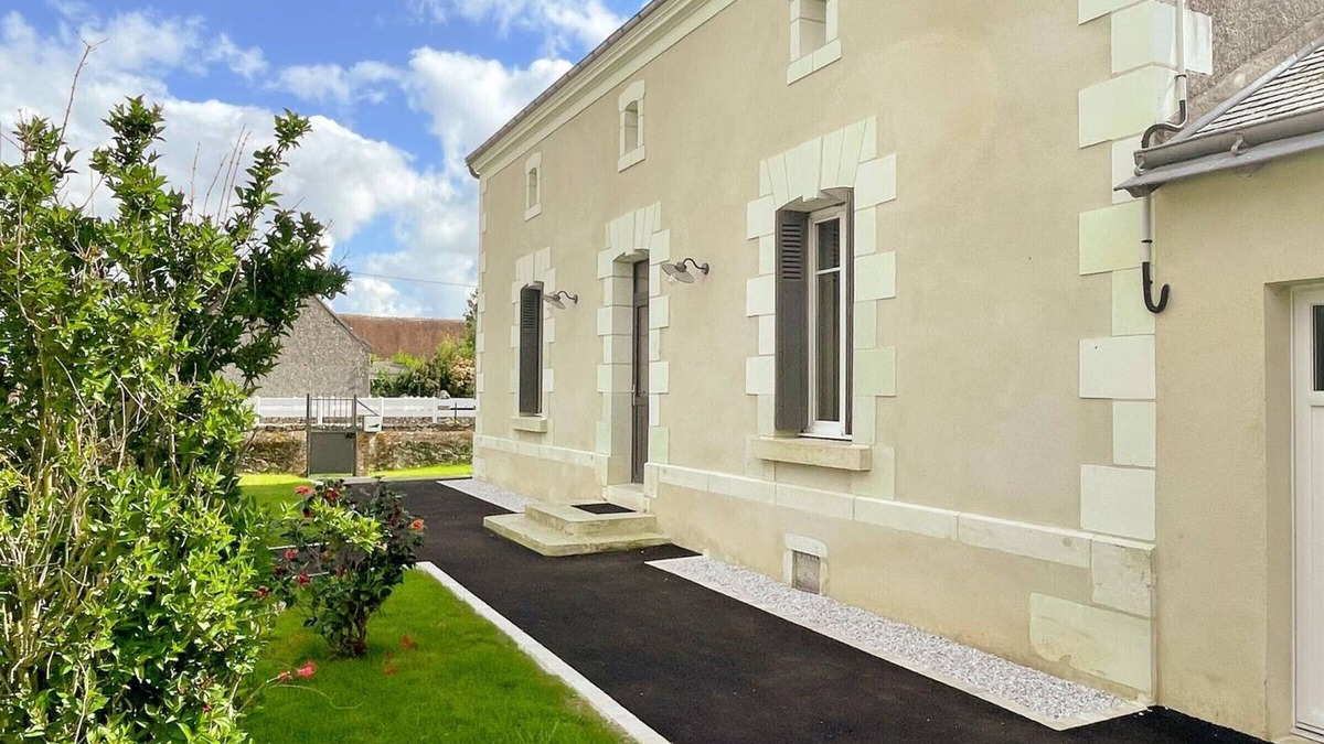 Courcay Cottage | Charming Renovated Touraine Cottage: Games Room, Gym, and Beautiful Garden