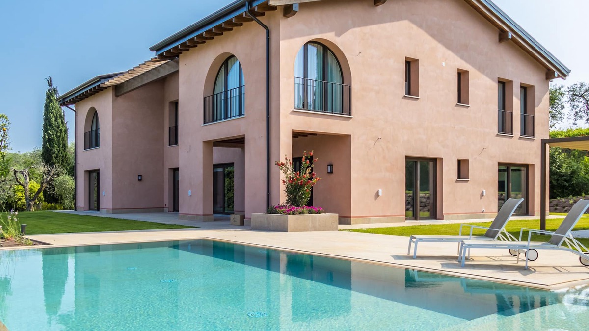 Montioni Villa | Charming rental villa, magnificent views of Lake Garda, park and private pool