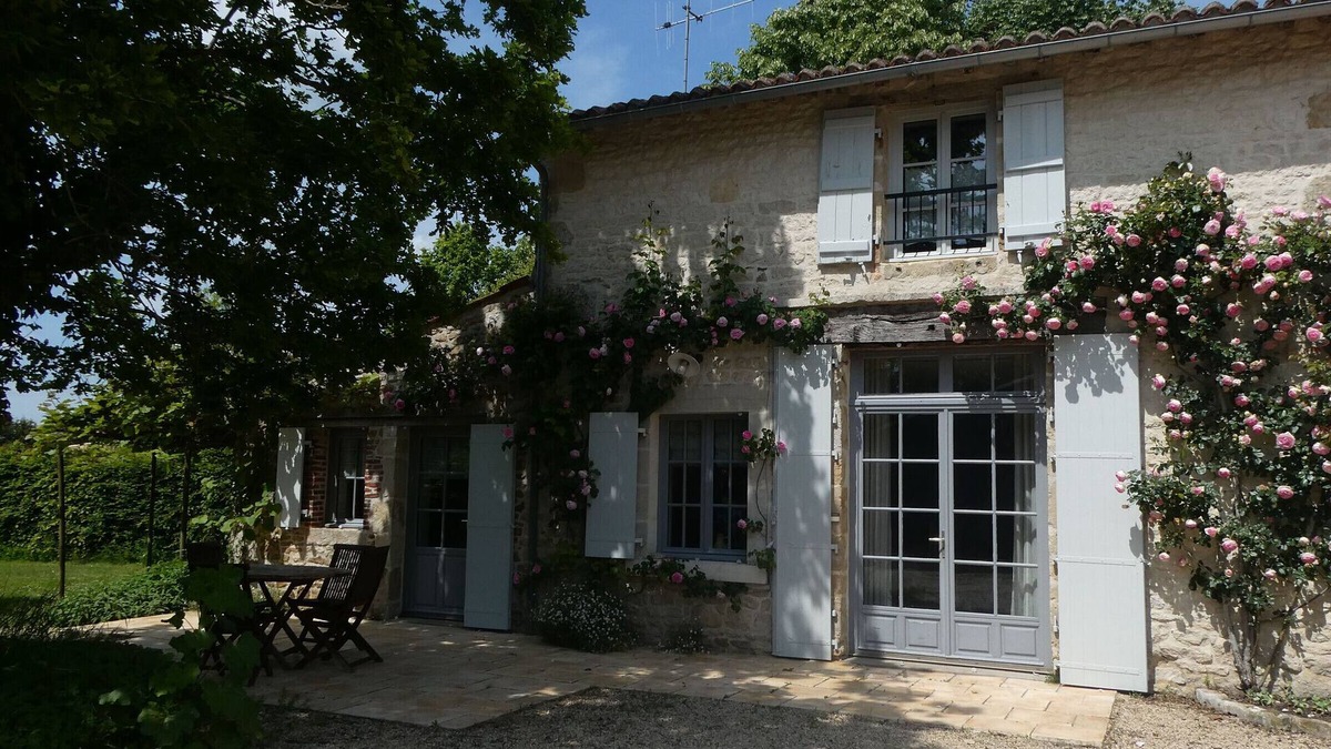 Bourneau Cottage | Charming Restored Country House with Large Garden, Near Baroque Music Festival, 20 km from Thiré