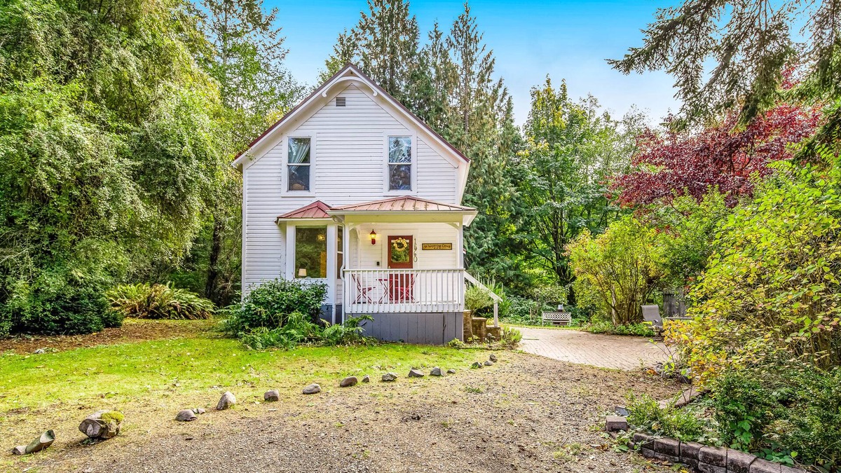 Adelma Beach House | Charming restored dog-friendly farmhouse near Sequim Bay