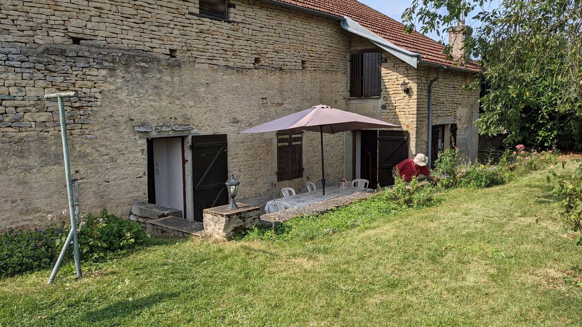 Cusey Cottage | Charming Restored House with AC, Garage, and Enclosed Garden in Cusey