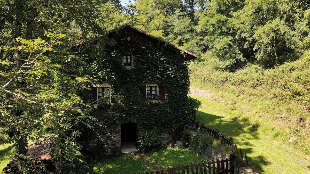 Arantza House | Charming restored traditional Navarrese farmhouse from 1800, in the Baztan region.