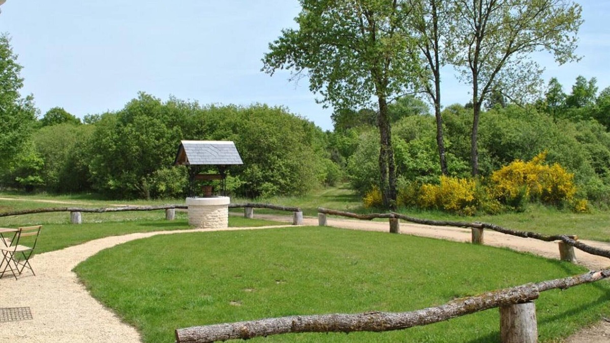 Razines Cottage | Charming Restored Vineyard House with Garden, Near Loire Castles